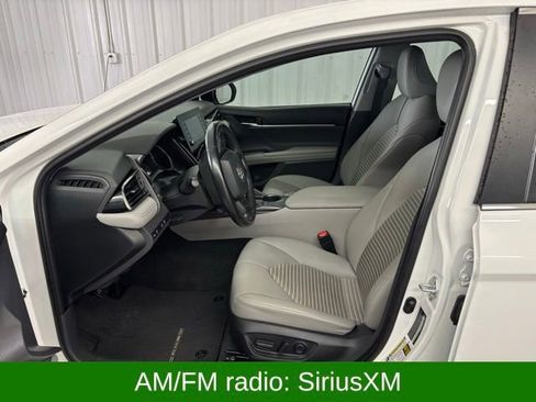Used 2022 Toyota Camry SE image 2