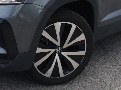 Used 2024 Volkswagen Taos SE image 23