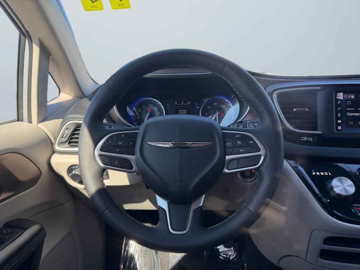 Used 2023 Chrysler Voyager LX FWD image 11