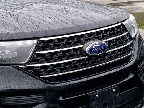 Used 2022 Ford Explorer XLT image 26