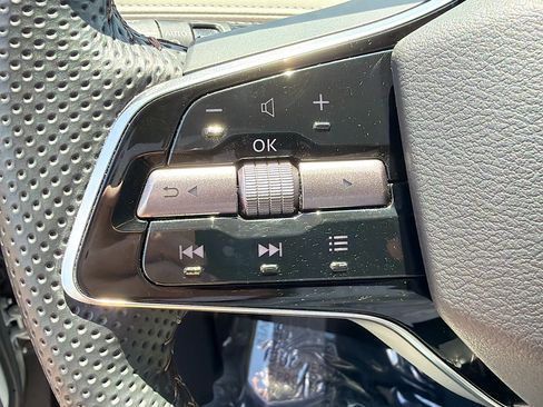 Used 2024 Nissan Ariya FWD image 36