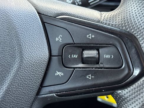 Used 2025 Chevrolet Trax LS w/ LS Convenience Package FWD image 25