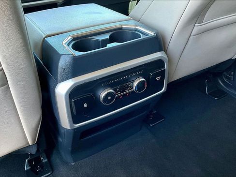 Used 2024 Ford Expedition Limited image 11