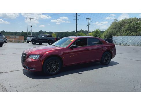 Used 2019 Chrysler 300 Touring w/ Sport Appearance Package AWD/4WD image 4