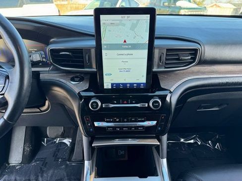 Used 2022 Ford Explorer Platinum w/ Equipment Group 601A AWD/4WD image 27
