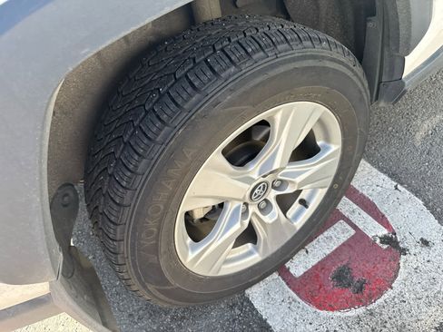 Used 2020 Toyota RAV4 XLE w/ Convenience Package image 3