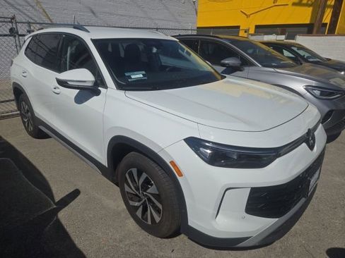 Certified 2025 Volkswagen Tiguan S image 1