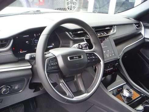 Certified 2023 Jeep Grand Cherokee L Laredo AWD/4WD image 3