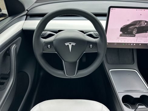 Used 2023 Tesla Model Y Long Range image 15