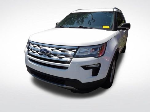 Used 2019 Ford Explorer XLT w/ Equipment Group 201A FWD image 9