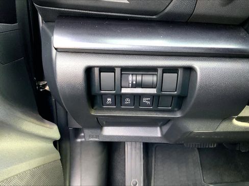 Used 2021 Subaru Crosstrek 2.5i Sport w/ Moonroof Package image 31