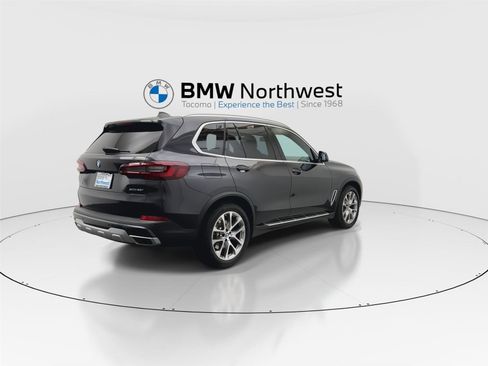 Used 2022 BMW X5 xDrive40i w/ Premium Package image 3