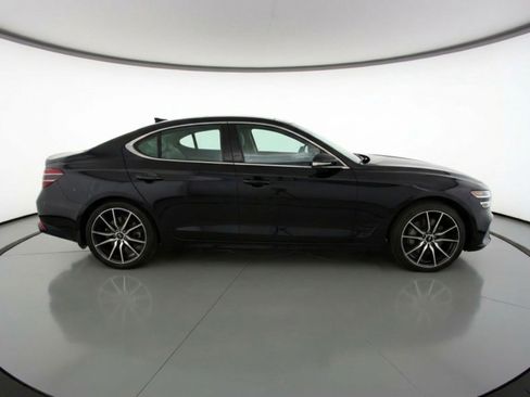 Used 2025 Genesis G70 2.5T image 11