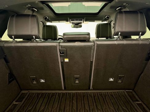 Used 2018 Land Rover Range Rover Velar R-Dynamic SE image 39