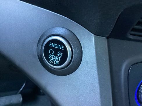 Used 2019 Ford Escape SE image 32