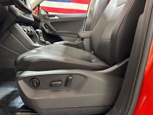 Used 2019 Volkswagen Tiguan SE w/ Panoramic Sunroof Package AWD/4WD image 16