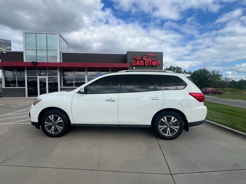 Used 2020 Nissan Pathfinder S FWD image 1