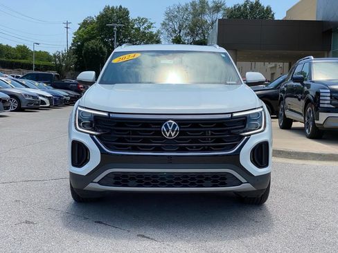 Used 2024 Volkswagen Atlas Cross Sport SE w/ Panoramic Sunroof Package AWD/4WD image 2