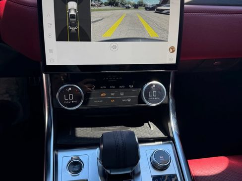 Used 2022 Jaguar XF R-Dynamic SE AWD/4WD image 32
