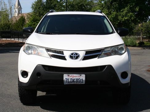 Used 2014 Toyota RAV4 LE image 3