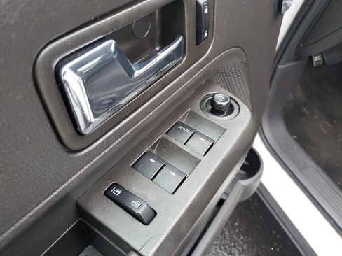 Used 2009 Ford Edge SEL image 16