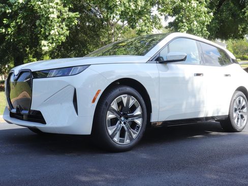 New 2026 BMW iX xDrive60 image 1