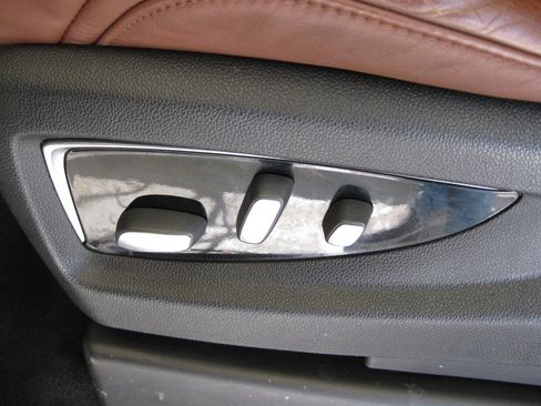 Used 2016 Cadillac Escalade Luxury image 12