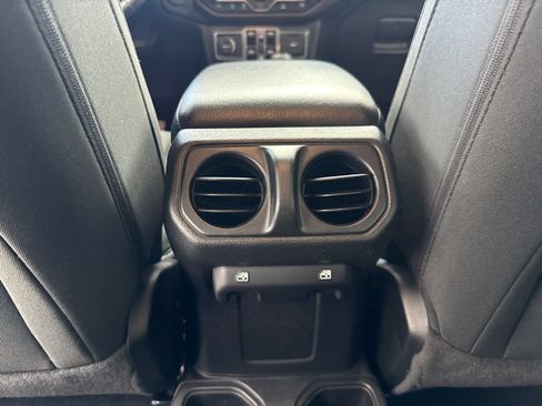 Used 2022 Jeep Wrangler Unlimited Sport AWD/4WD image 41