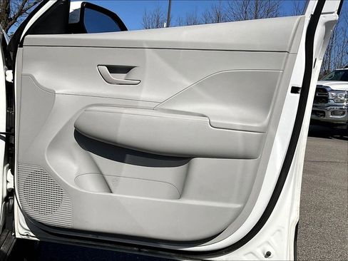 Used 2024 Hyundai Kona SEL AWD/4WD image 11