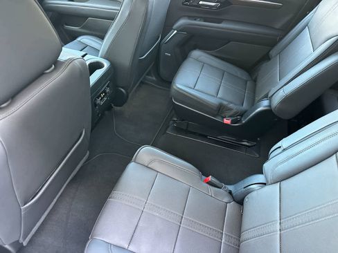 Used 2025 Chevrolet Tahoe High Country AWD/4WD image 4