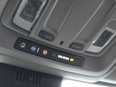 Used 2025 GMC Sierra 1500 SLT RWD image 28