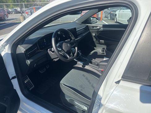 Used 2025 Volkswagen Jetta Sport image 8