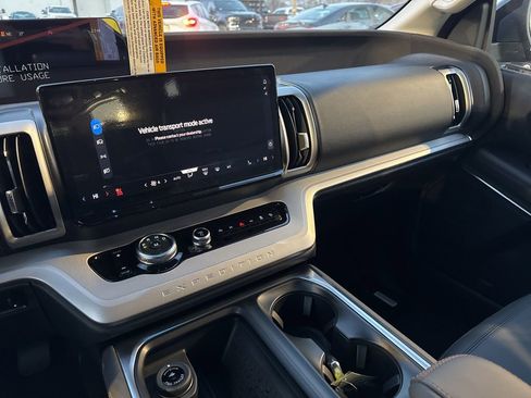 New 2025 Ford Expedition Active image 18