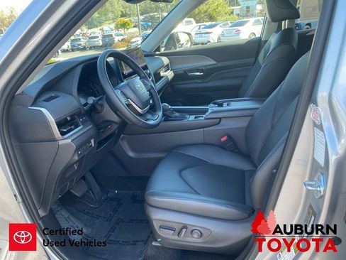 Used 2025 Toyota Grand Highlander AWD image 30
