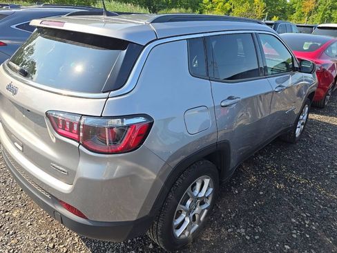 Used 2023 Jeep Compass Latitude AWD/4WD image 4