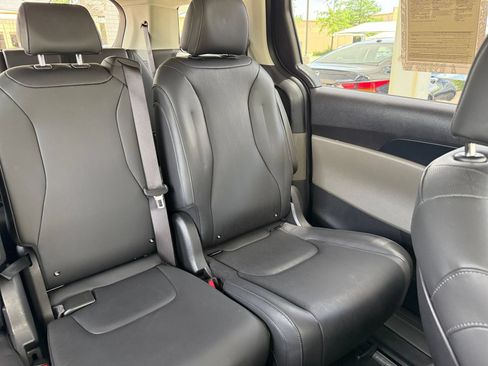 Used 2026 Kia Carnival FWD image 40