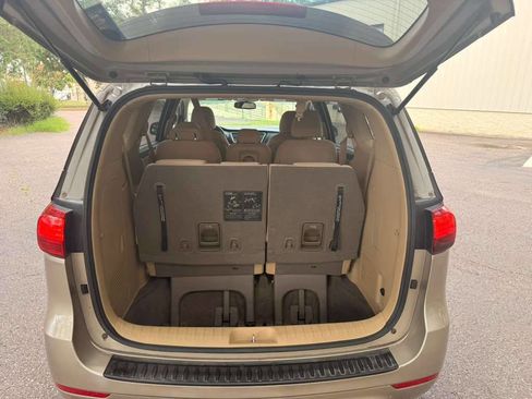 Used 2017 Kia Sedona LX FWD image 19