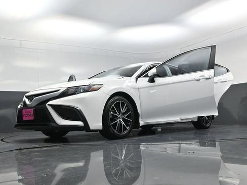 Used 2024 Toyota Camry SE FWD image 27