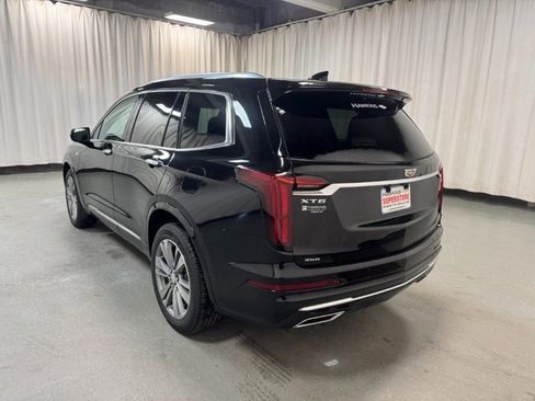Used 2025 Cadillac XT6 Premium Luxury image 6