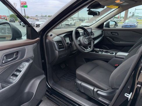 Used 2023 Nissan Rogue S AWD/4WD image 11