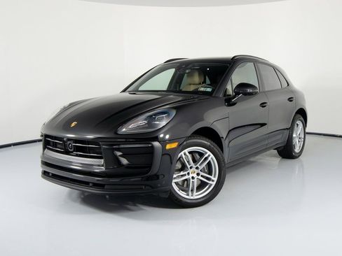 Certified 2025 Porsche Macan image 1