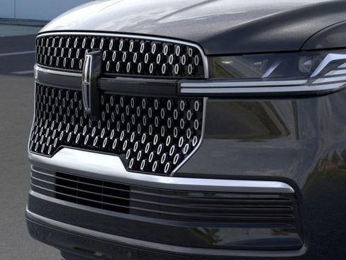 New 2026 Lincoln Navigator Premiere AWD/4WD image 19