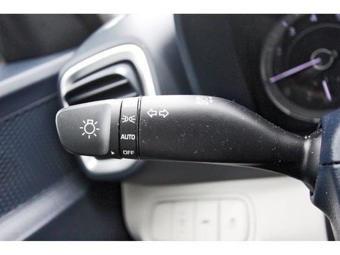 Certified 2022 Hyundai Venue Limited FWD image 20