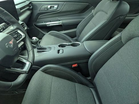 Used 2025 Ford Mustang Coupe RWD image 9