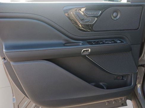 New 2025 Lincoln Aviator AWD w/ Equipment Group 101A image 11