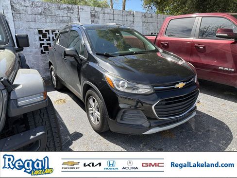 Used 2022 Chevrolet Trax LT w/ LT Convenience Package image 1