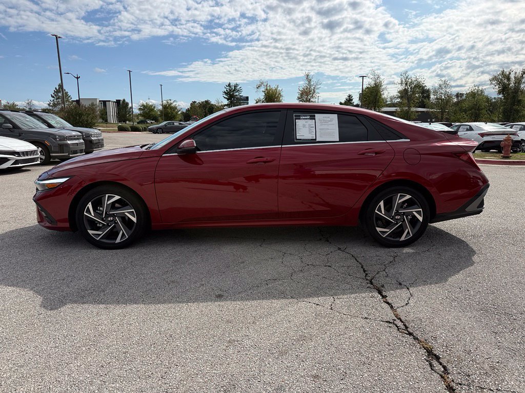 Used 2026 Hyundai Elantra Limited FWD image 4