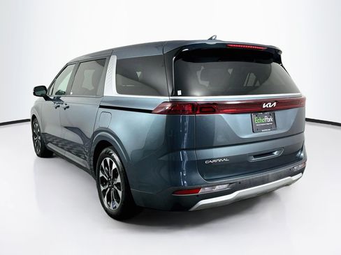Used 2024 Kia Carnival EX FWD image 5