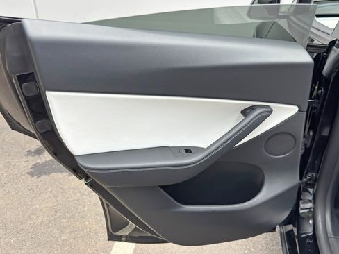 Used 2021 Tesla Model Y Long Range AWD/4WD image 46