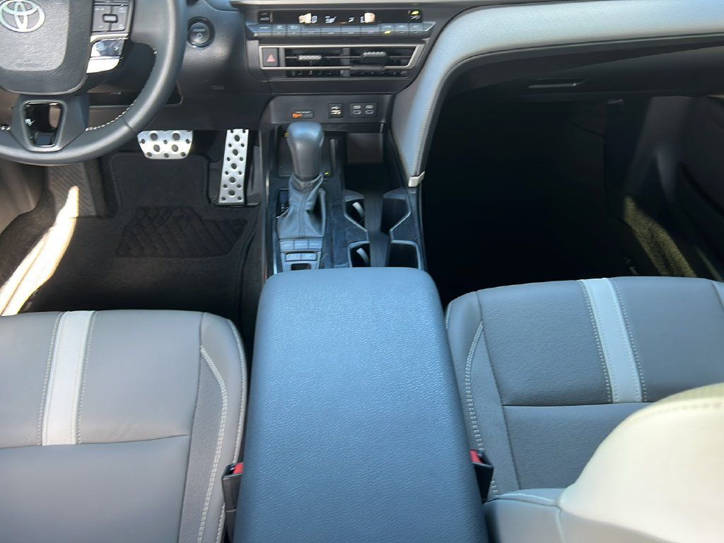 Used 2025 Toyota Camry SE FWD image 14